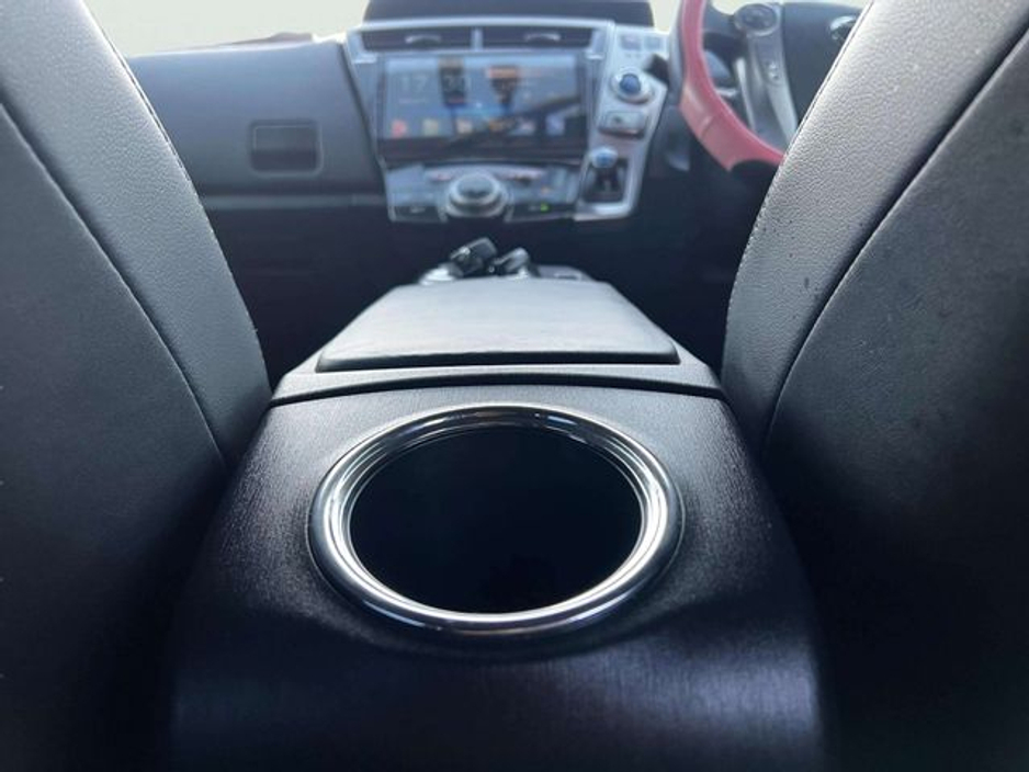 2017 Toyota Prius - image 28