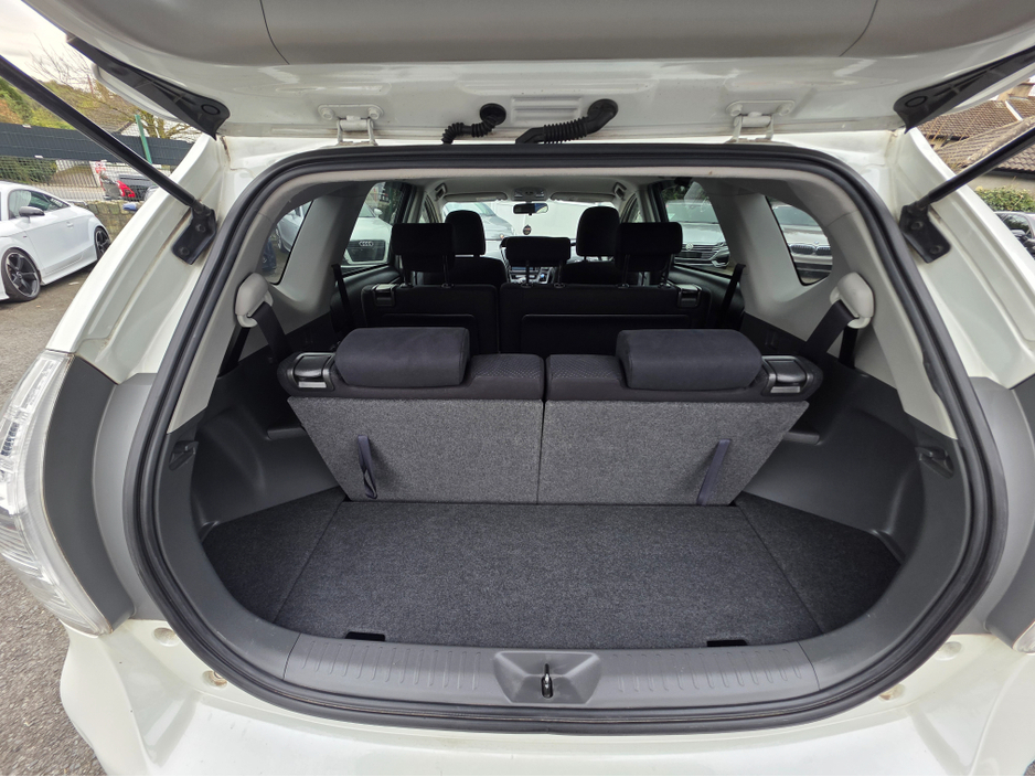 2014 Toyota Prius Alpha - image 16