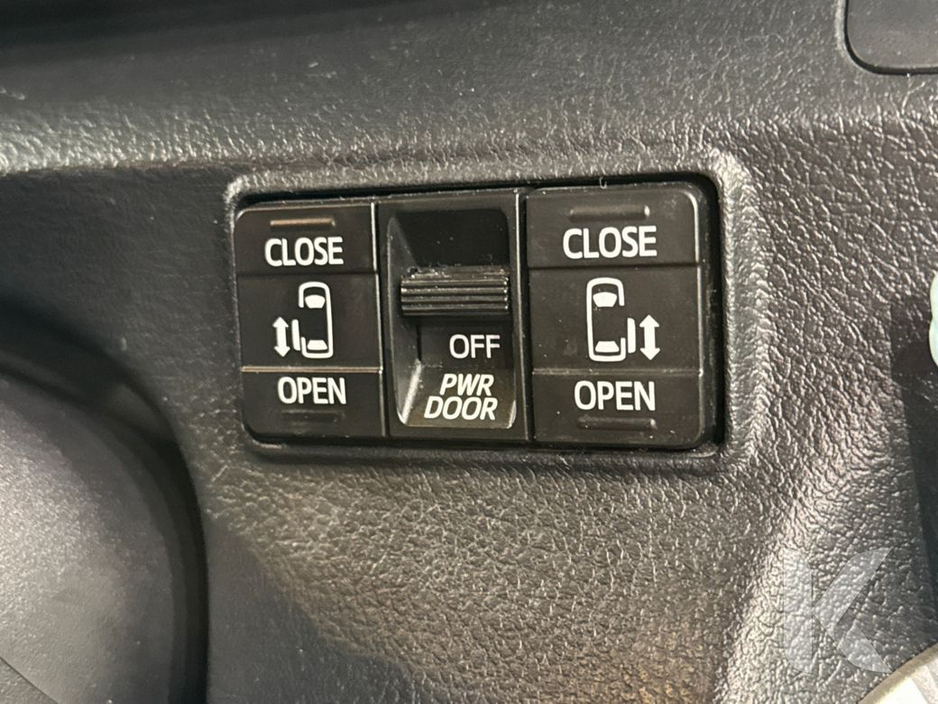 2020 Toyota Sienta - image 24