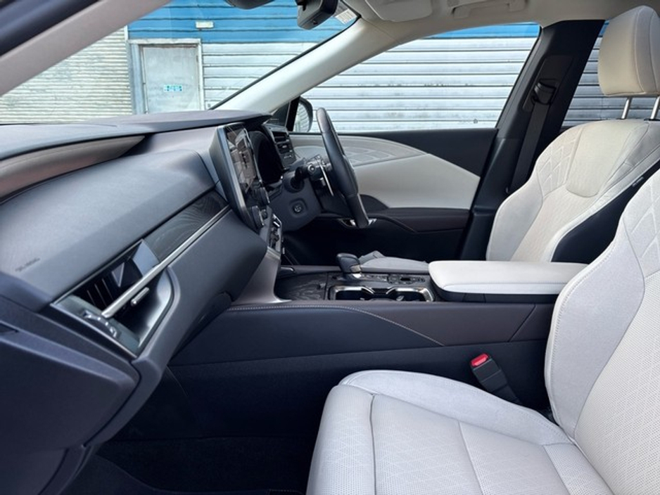 2025 Lexus RX 450h+ PHEV PREMIUM // PAN ROOF // HEATED & COOLING LEATHER SEATS // 360 CAMERA & PARK ASSIST // POWER TAILGATE // FULL WARRANTY €87,945