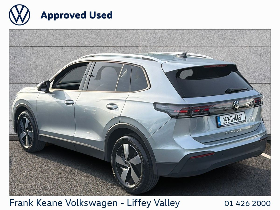 2025 Volkswagen Tiguan - image 3