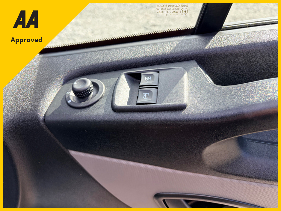 2018 Renault Trafic - image 11