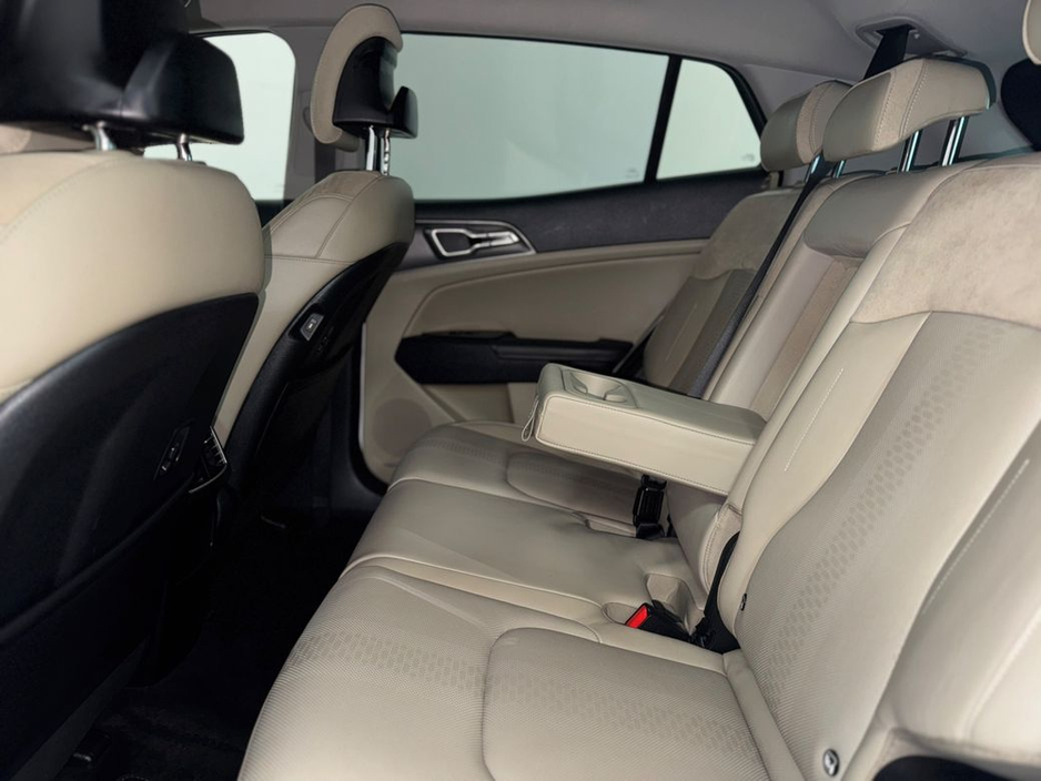 2023 Kia Sportage - image 4