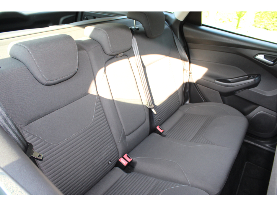 2018 Ford Focus - image 7