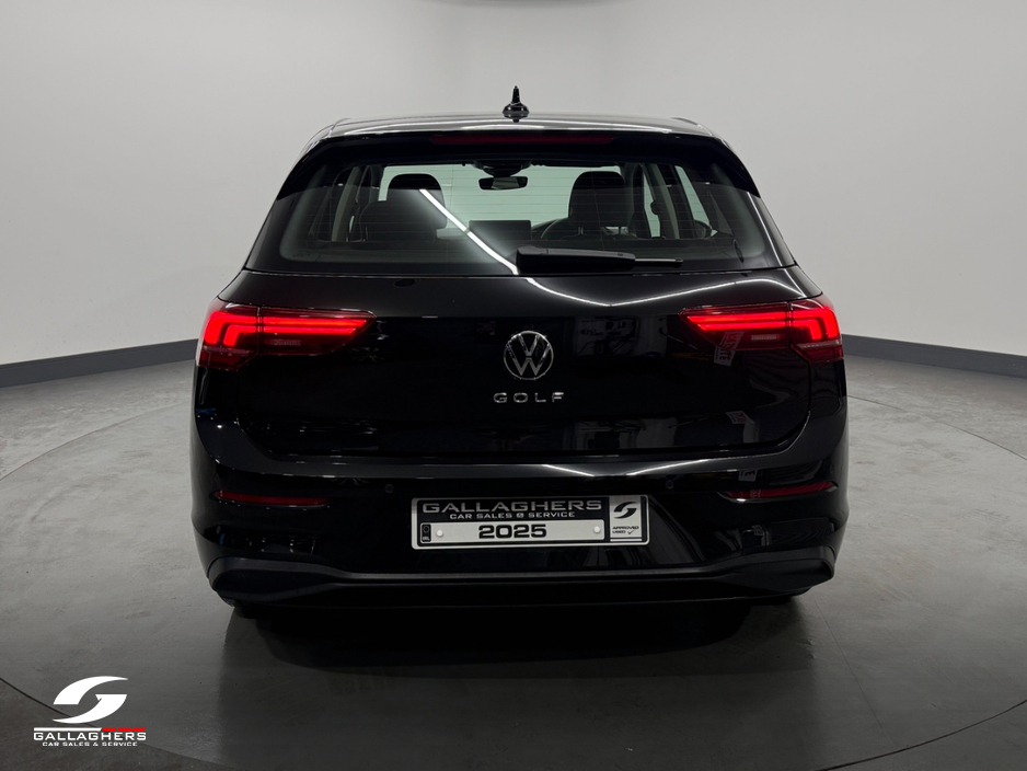 2025 Volkswagen Golf - image 7