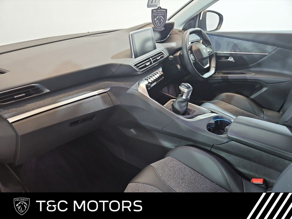 2019 Peugeot 5008 - image 4