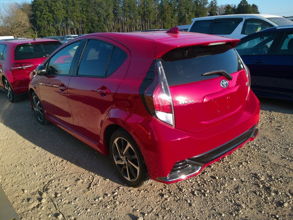 2018 Toyota Aqua - image 6