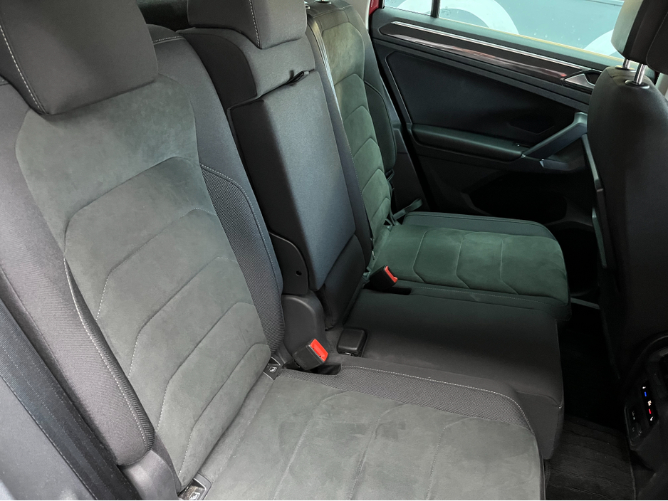 2018 Volkswagen Tiguan €24950! 2018 VOLKSWAGEN TIGUAN TDI 4 MOTION  2.0 AUTOMATIC / CRUISE CONTROL / REVERSE CAMERA / HEATED FRONT & REAR SEATS / PADDLE SHIFTERS €24,950