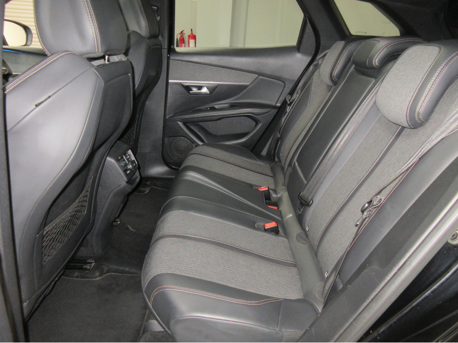 2018 Peugeot 3008 - image 13