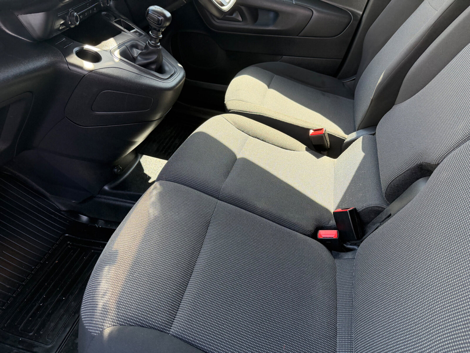 2024 Toyota Proace - image 11