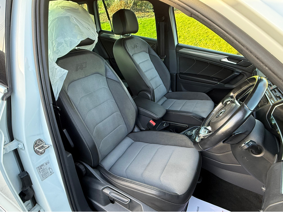 2018 Volkswagen Tiguan - image 12