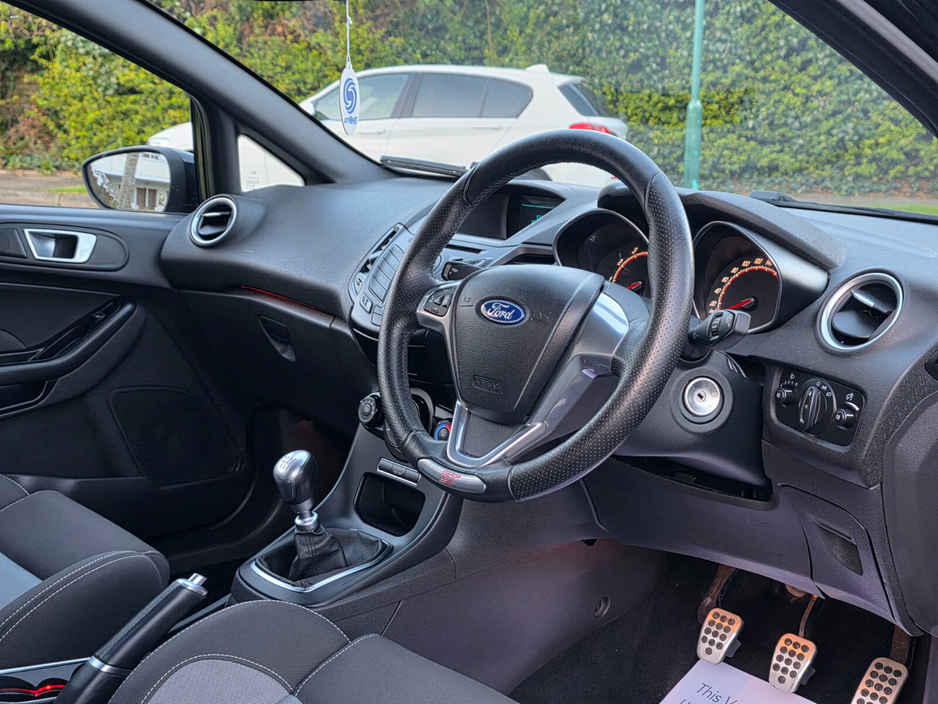 2014 Ford Fiesta - image 18