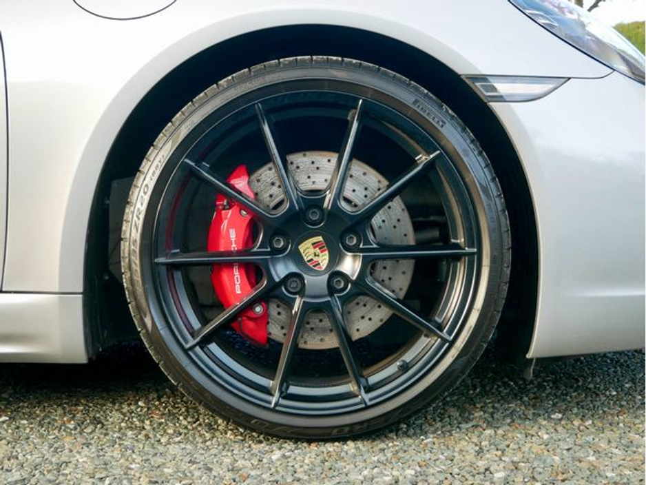 2023 Porsche Cayman - image 18