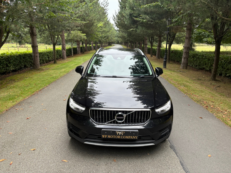 2022 Volvo XC40 - image 8