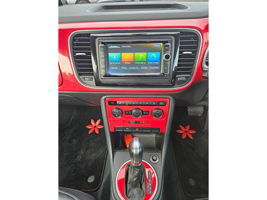 2014 Volkswagen Beetle - image 8