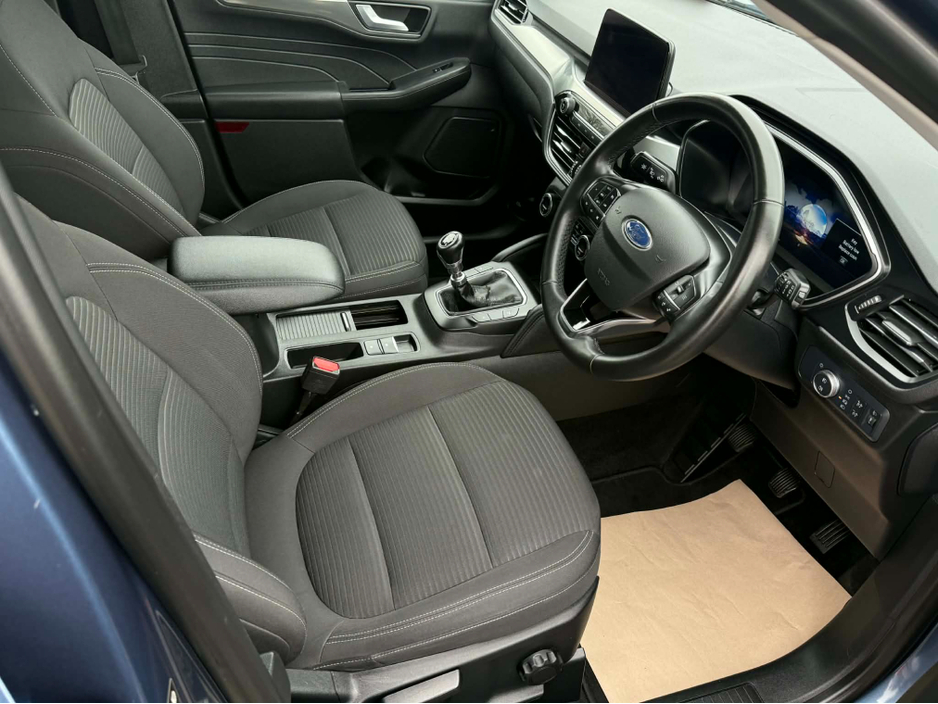 2022 Ford Kuga - image 13