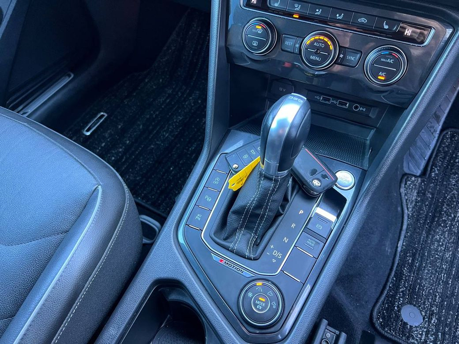 2018 Volkswagen Tiguan R-LINE 2.0 TDI 4MOTION // BLACK EDITION // HEADS-UP DISPLAY // 360 SURROUND PARKING CAMERAS €28,950