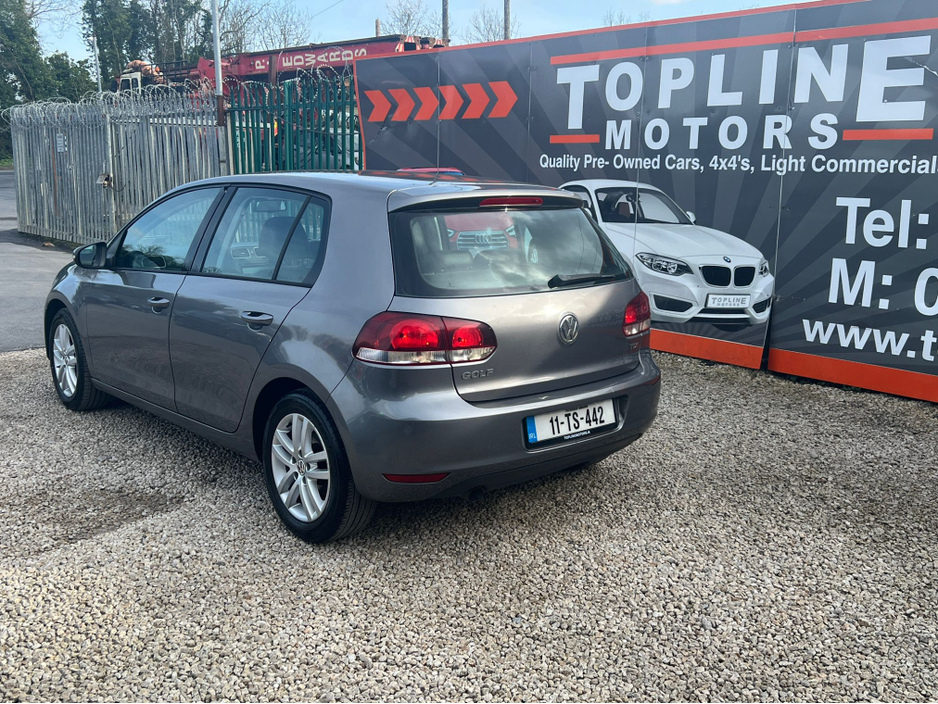 2011 Volkswagen Golf - image 8