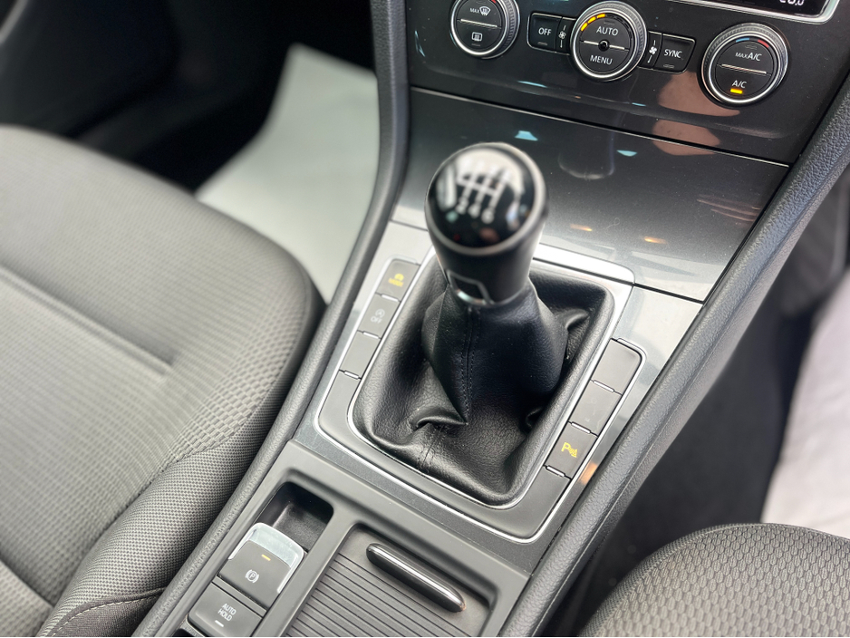 2020 Volkswagen Golf - image 18