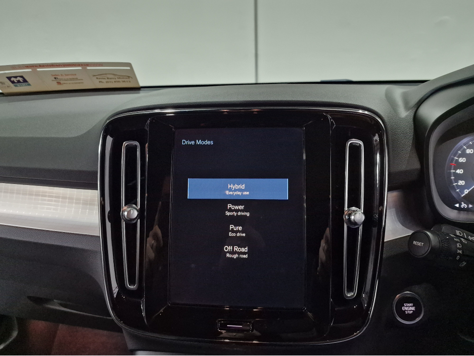 2022 Volvo XC40 T4 RECHARGE PLUS DARK AUTOMATIC **ONE OWNER / APPLE CARPLAY / BLIND SPOT ASSIST / CRUISE CONTROL / ELECTRIC BOOTLID / HEATED FRONT & REAR SEATS / REVERSE CAMERA / SAT NAV / WIRELESS PHONE CHARGING** €33,900