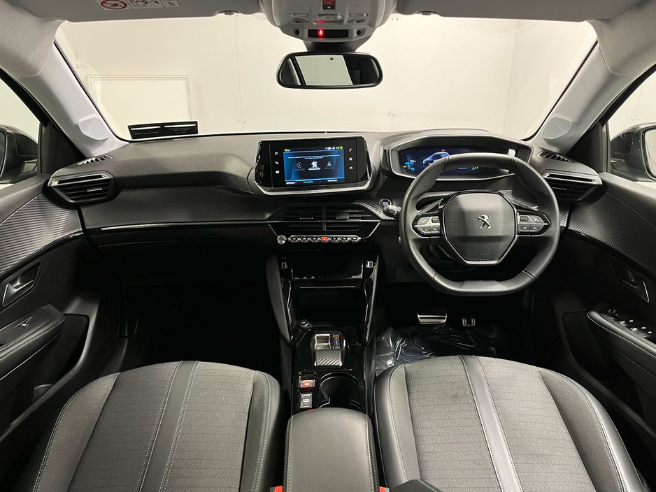 2023 Peugeot 208 - image 2