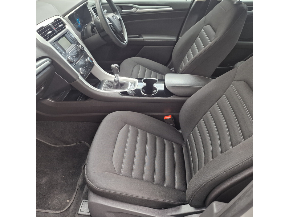 2015 Ford Mondeo - image 12