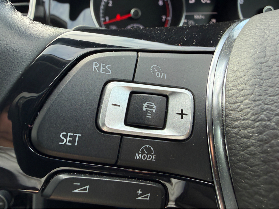 2015 Volkswagen Golf - image 17