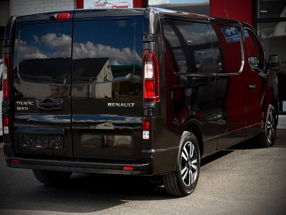 2023 Renault Trafic - image 7