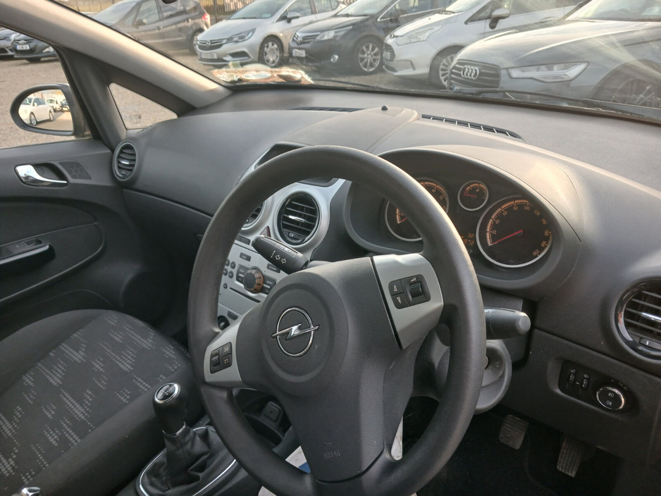 2012 Opel Corsa - image 10