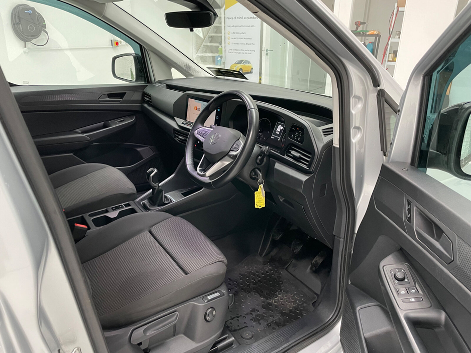 2023 Volkswagen Caddy - image 11
