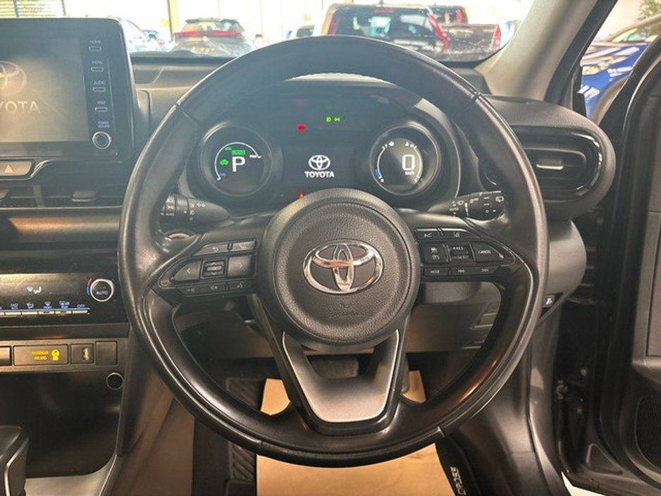 2024 Toyota Yaris Cross - image 9