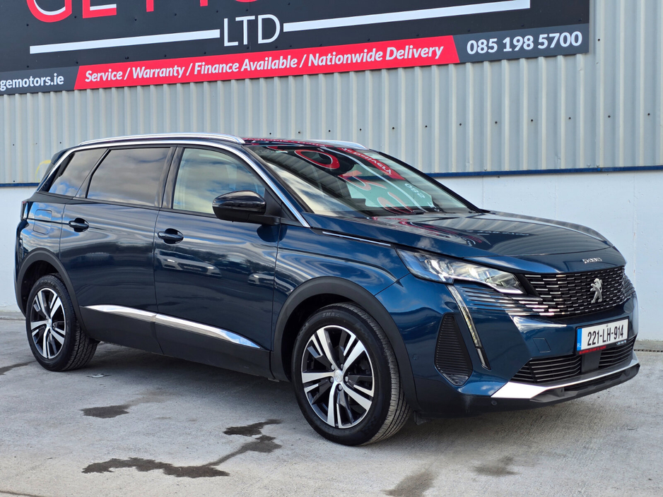 2022 Peugeot 5008 - image 2