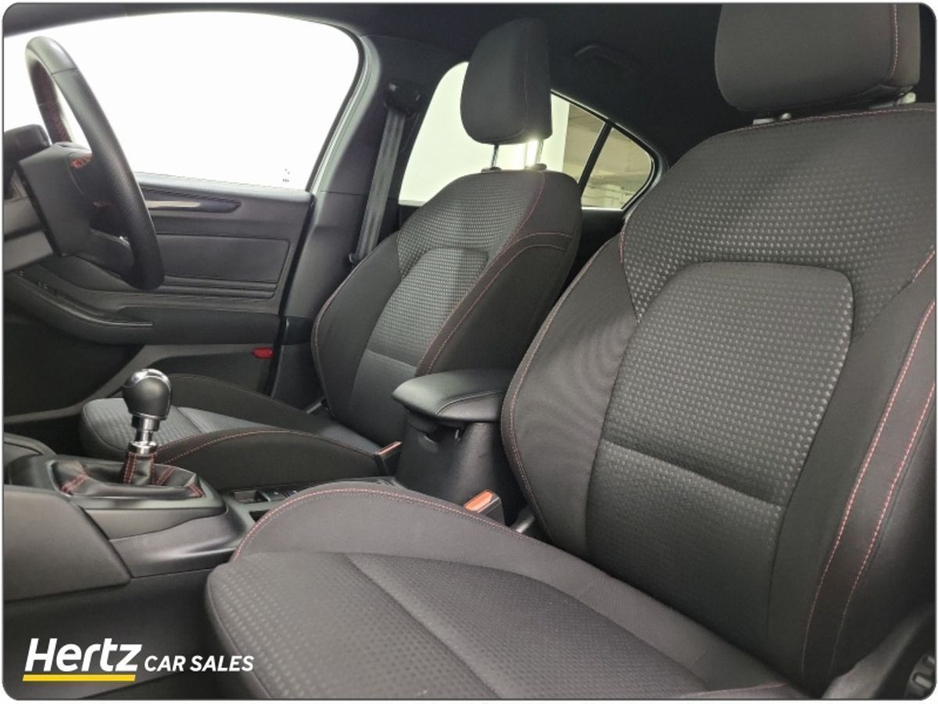 2023 Ford Focus - image 5