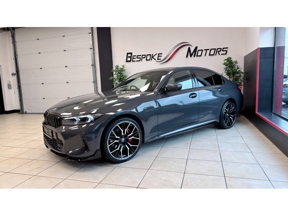 2024 BMW 3 Series - image 2