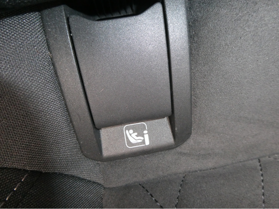 2022 Volkswagen Golf - image 20