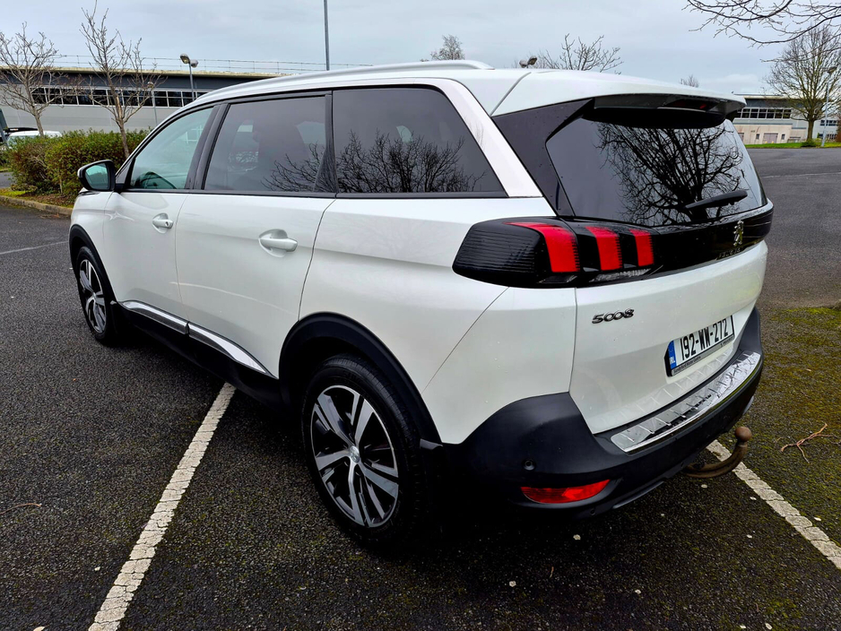 2019 Peugeot 5008 - image 4