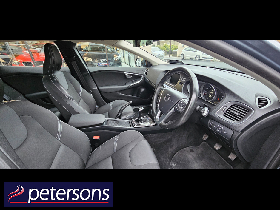 2017 Volvo V40 2.0 D2 MOMENTUM NAV + 120BHP 5DR €12,950