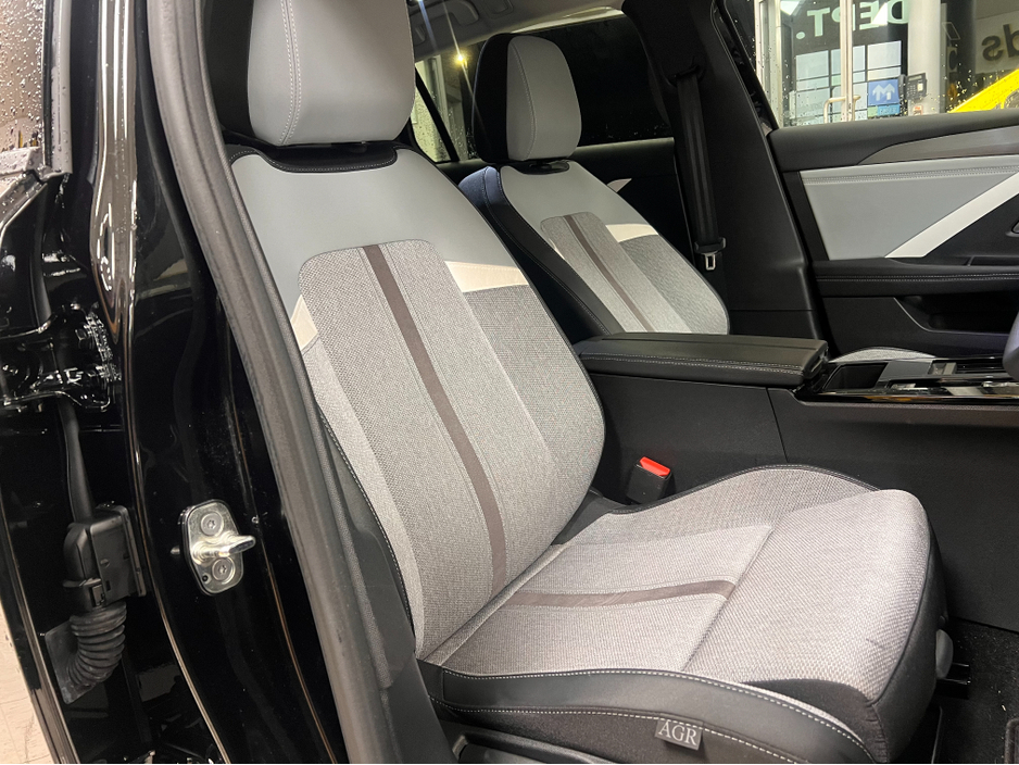 2024 Opel Astra Rare AUTOMATIC DIESEL Sports Tourer ELEGANCE As New Tint Kms Superb Value www.bolands.ie Est.1955 €28,950