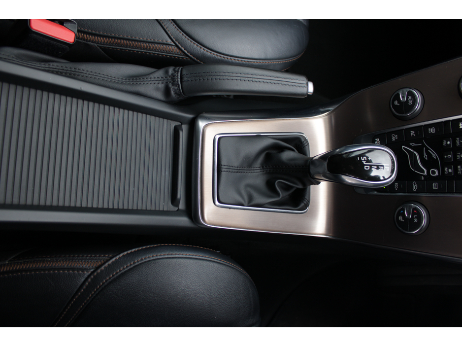 2016 Volvo V40 Cross Country - image 14