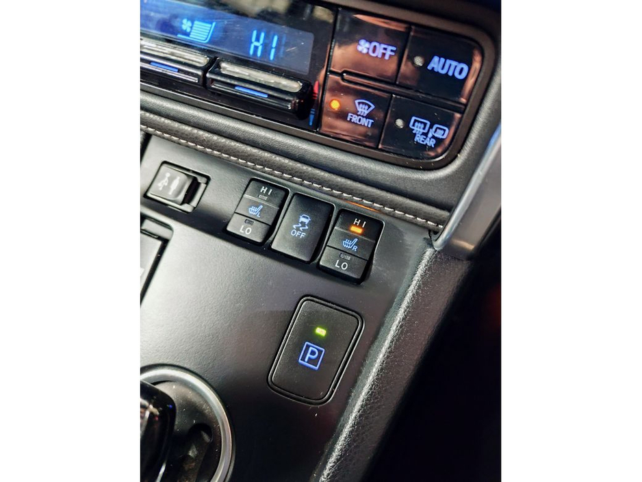 2016 Toyota Auris - image 15