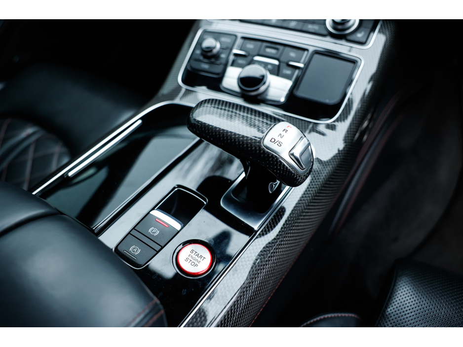 2016 Audi S8 - image 9