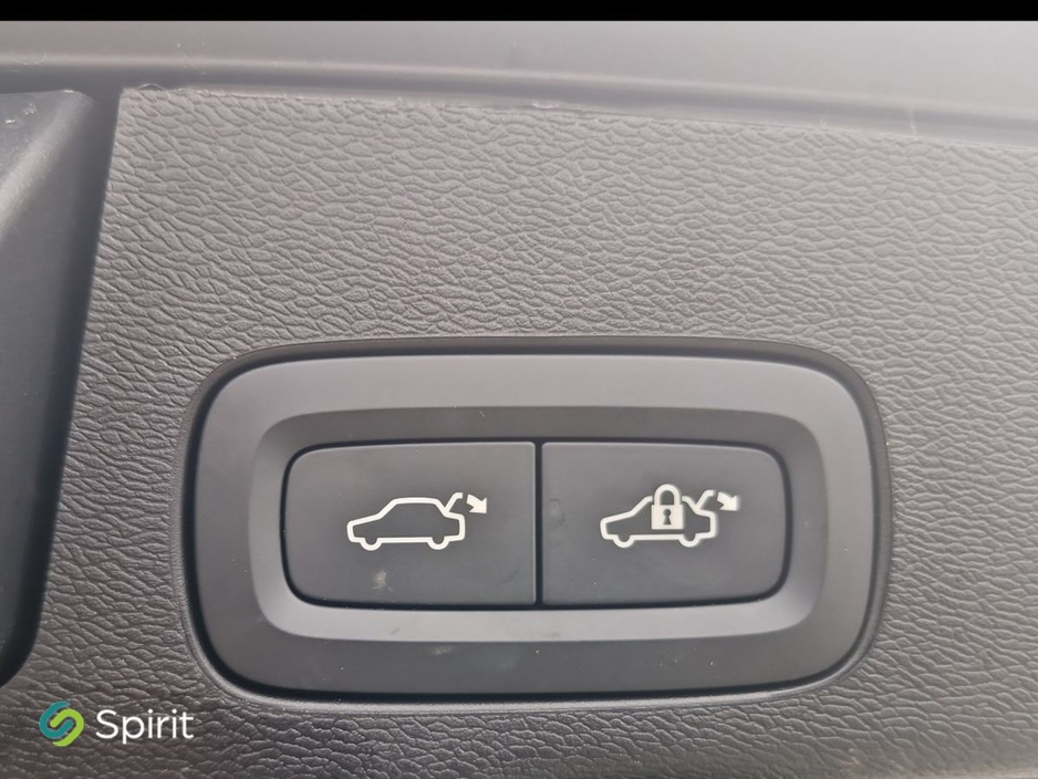 2025 Volvo XC60 - image 19