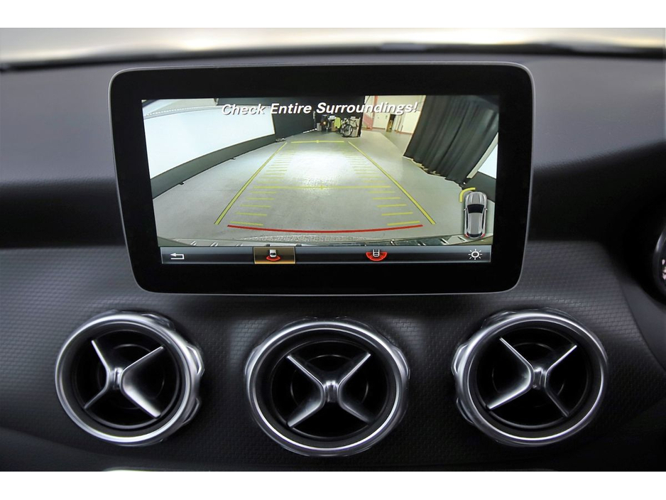 2017 Mercedes-Benz GLA Class GLA 180 *HALF LEATHER*REVERSE CAM*PARK SENSORS*