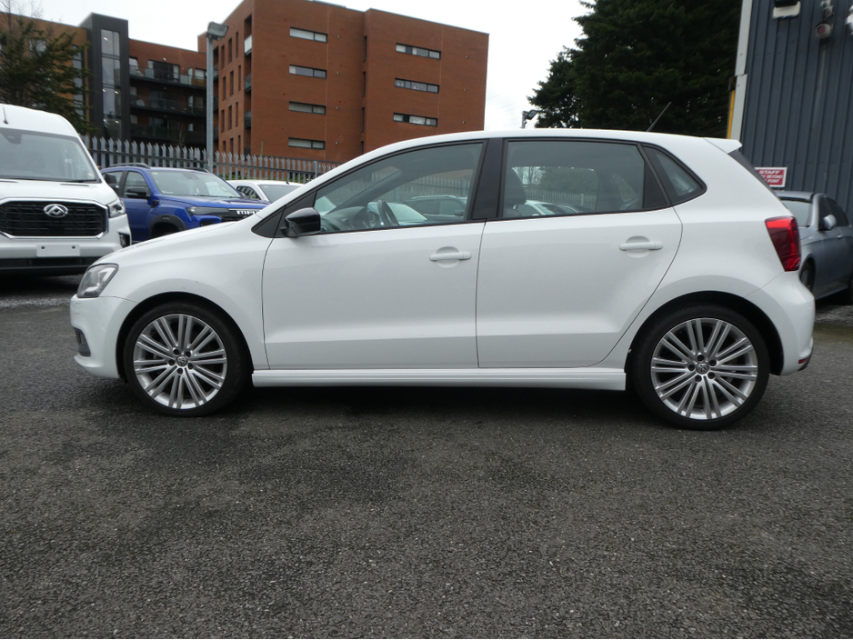 2015 Volkswagen Polo - image 7