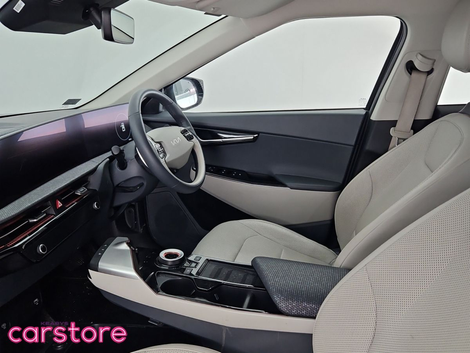 2022 Kia EV6 - image 12