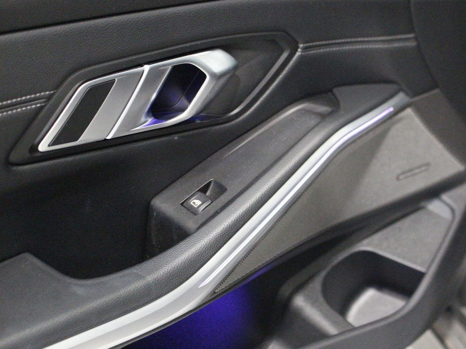 2019 BMW 3 Series - image 20