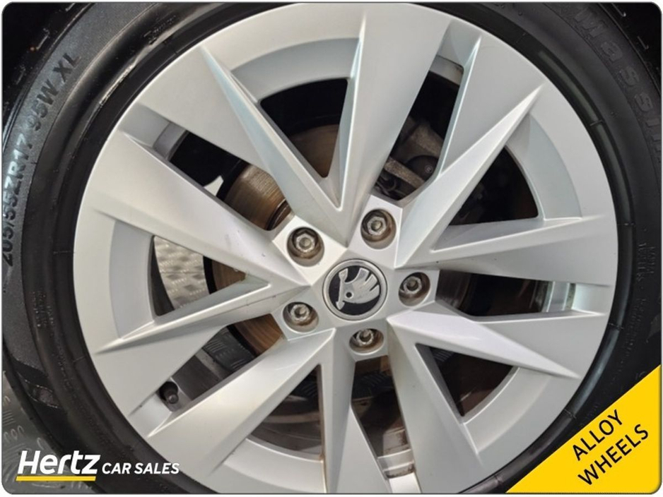 2024 Skoda Octavia - image 11