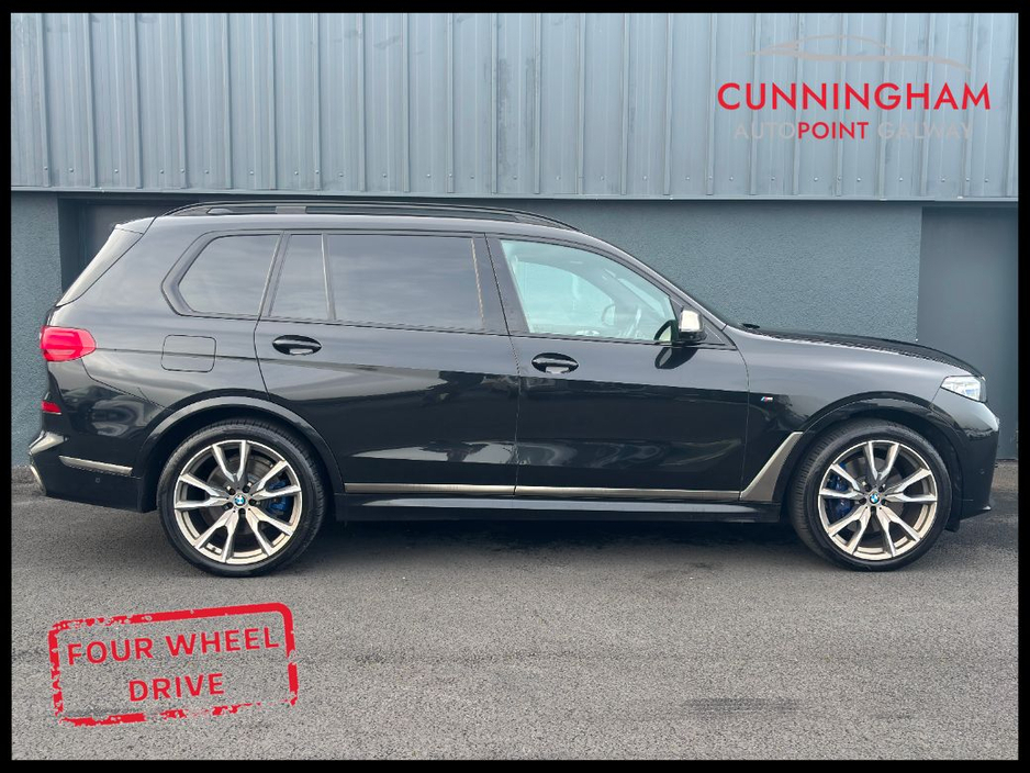 2021 BMW X7 - image 3