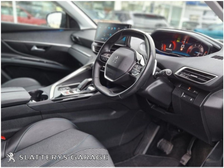 2022 Peugeot 5008 - image 9