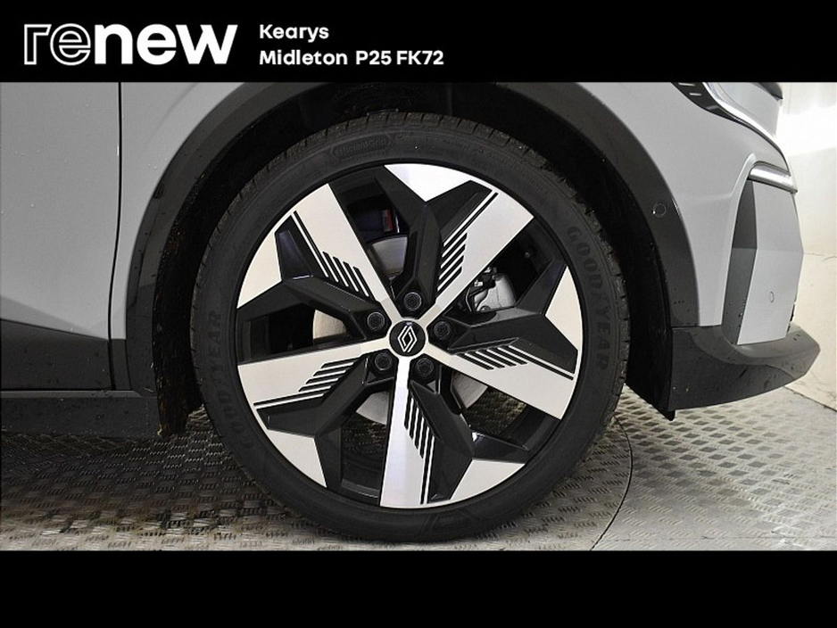2024 Renault Megane E-Tech - image 9